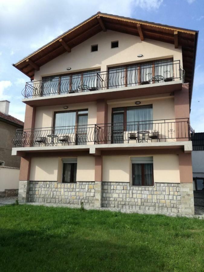 Hotel Къща Генчеви Sarnitsa Exterior foto